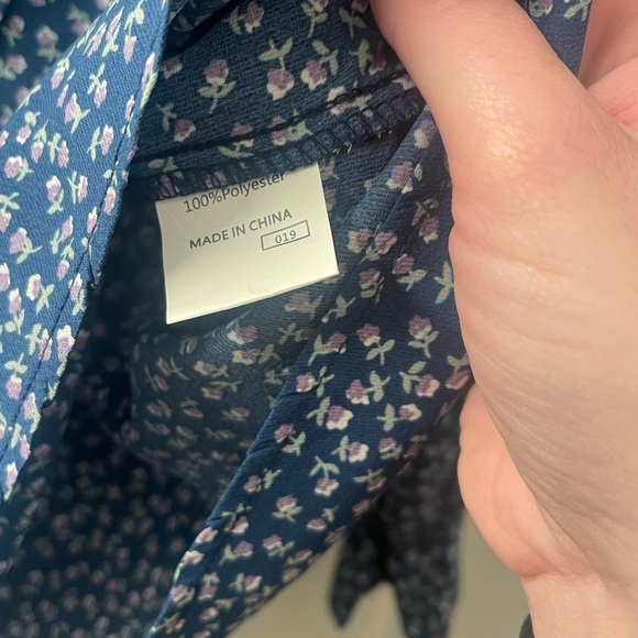 Elegant Blue Floral Women's Blouse - Picture 3 of 5